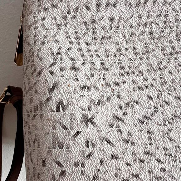 Michael Kors Emmy Large Backpack Signature Vanilla Acorn - Picture 3 of 7